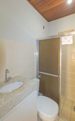 Casa de condomínio à venda com 55m², 2 quartos e 2 vagas Casa de condomínio à venda com 55m², 2 quartos e 2 vagasBanheiro