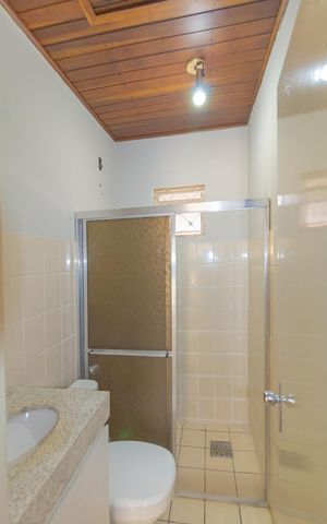 Casa de condomínio à venda com 55m², 2 quartos e 2 vagas Casa de condomínio à venda com 55m², 2 quartos e 2 vagasBanheiro