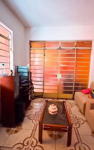 Casa à venda com 360m², 4 quartos e 3 vagas Casa à venda com 360m², 4 quartos e 3 vagasSala