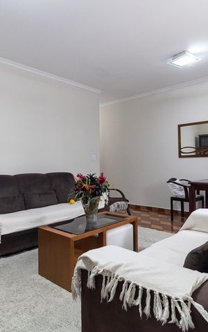 Casa à venda com 110m², 2 quartos e 3 vagas Casa à venda com 110m², 2 quartos e 3 vagasSala