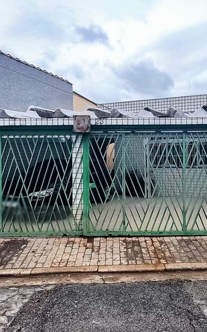 Casa à venda com 110m², 2 quartos e 3 vagas Casa à venda com 110m², 2 quartos e 3 vagasFachada