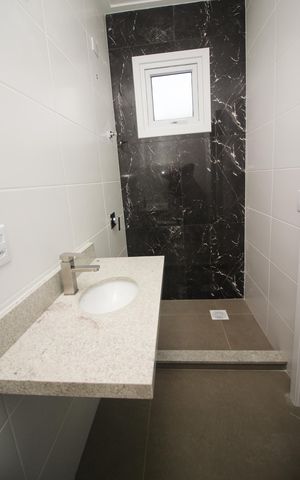 Casa de condomínio à venda com 96m², 3 quartos e 2 vagas Casa de condomínio à venda com 96m², 3 quartos e 2 vagasBanheiro da Suíte