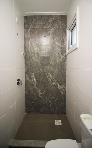 Casa de condomínio à venda com 96m², 3 quartos e 2 vagas Casa de condomínio à venda com 96m², 3 quartos e 2 vagasBanheiro Social