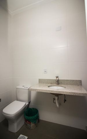 Casa de condomínio à venda com 96m², 3 quartos e 2 vagas Casa de condomínio à venda com 96m², 3 quartos e 2 vagasBanheiro da Suíte