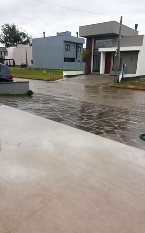 Casa de condomínio à venda com 96m², 3 quartos e 2 vagas Casa de condomínio à venda com 96m², 3 quartos e 2 vagasGaragem
