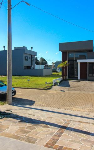 Casa de condomínio à venda com 96m², 3 quartos e 2 vagas Casa de condomínio à venda com 96m², 3 quartos e 2 vagasVista da Sala