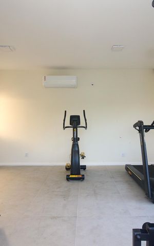 Casa de condomínio à venda com 96m², 3 quartos e 2 vagas Casa de condomínio à venda com 96m², 3 quartos e 2 vagasÁrea comum - Academia