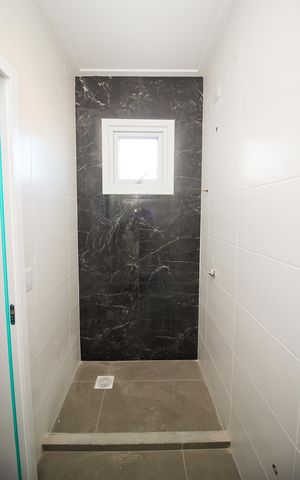 Casa de condomínio à venda com 96m², 3 quartos e 2 vagas Casa de condomínio à venda com 96m², 3 quartos e 2 vagasBanheiro da Suíte
