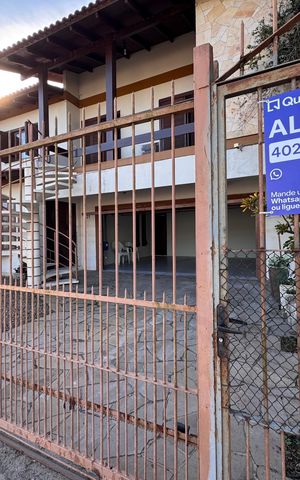 Casa à venda com 200m², 3 quartos e 1 vaga Casa à venda com 200m², 3 quartos e 1 vagaPlaca