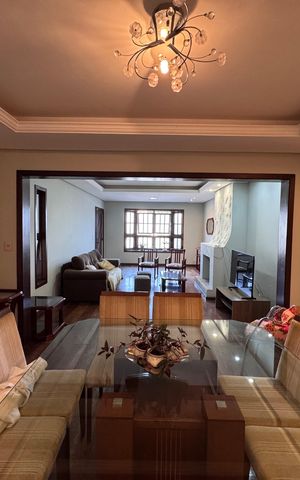 Casa à venda com 200m², 3 quartos e 1 vaga Casa à venda com 200m², 3 quartos e 1 vagaSala