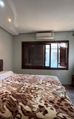 Casa à venda com 200m², 3 quartos e 1 vaga Casa à venda com 200m², 3 quartos e 1 vagaSuíte