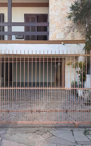 Casa à venda com 200m², 3 quartos e 1 vaga Casa à venda com 200m², 3 quartos e 1 vagaFachada