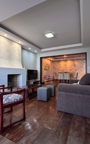 Casa à venda com 200m², 3 quartos e 1 vaga Casa à venda com 200m², 3 quartos e 1 vagaSala