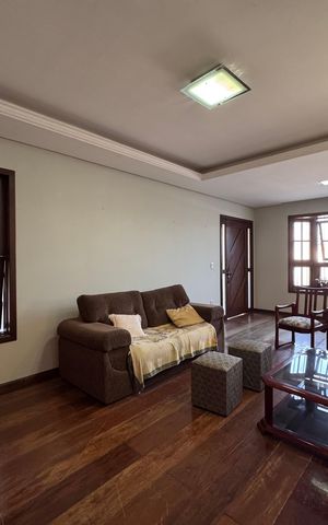 Casa à venda com 200m², 3 quartos e 1 vaga Casa à venda com 200m², 3 quartos e 1 vagaSala