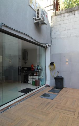 Casa de condomínio à venda com 219m², 3 quartos e 1 vagaFundos