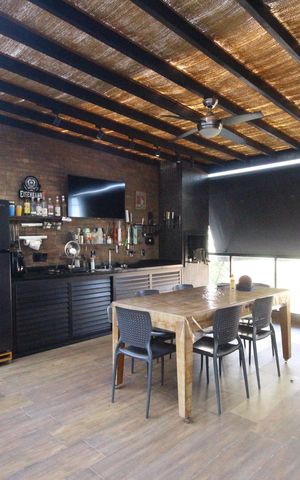 Casa de condomínio à venda com 219m², 3 quartos e 1 vagaChurrasqueira