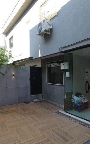 Casa de condomínio à venda com 219m², 3 quartos e 1 vagaFundos