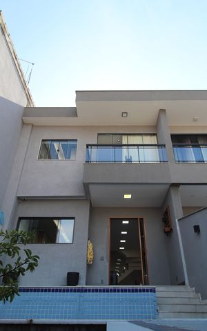 Casa de condomínio à venda com 219m², 3 quartos e 1 vagaFrente da casa