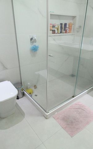 Casa de condomínio à venda com 219m², 3 quartos e 1 vagaBanheiro da suíte