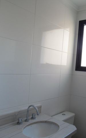 Apartamento à venda com 82m², 2 quartos e 2 vagasBanheiro da Suíte