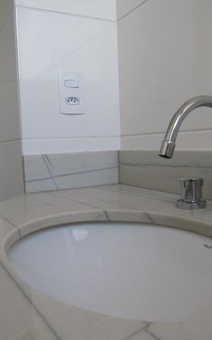 Apartamento à venda com 82m², 2 quartos e 2 vagasBanheiro da Suíte