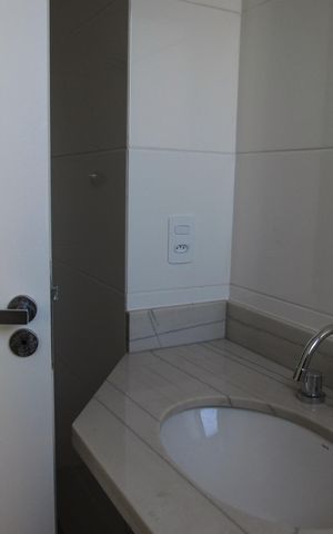 Apartamento à venda com 82m², 2 quartos e 2 vagasBanheiro da Suíte