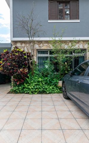 Casa à venda com 200m², 4 quartos e 3 vagas Casa à venda com 200m², 4 quartos e 3 vagasGaragem