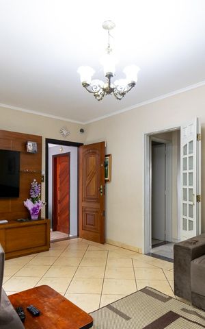 Casa à venda com 200m², 4 quartos e 3 vagas Casa à venda com 200m², 4 quartos e 3 vagasSala
