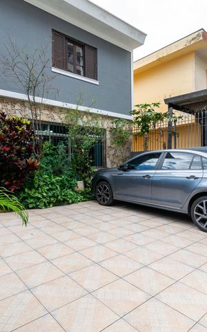 Casa à venda com 200m², 4 quartos e 3 vagas Casa à venda com 200m², 4 quartos e 3 vagasGaragem