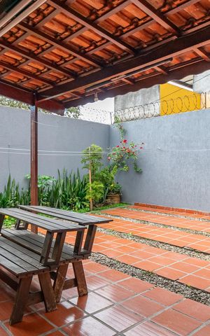 Casa à venda com 200m², 4 quartos e 3 vagas Casa à venda com 200m², 4 quartos e 3 vagasQuintal