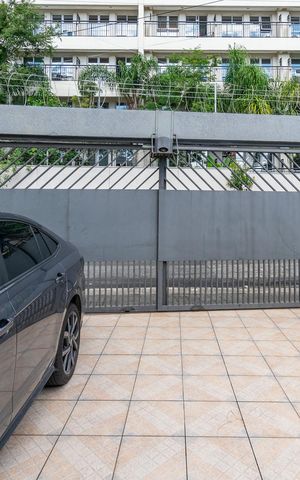 Casa à venda com 200m², 4 quartos e 3 vagas Casa à venda com 200m², 4 quartos e 3 vagasGaragem