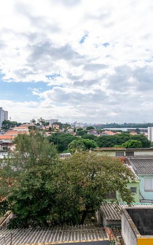 Casa à venda com 200m², 4 quartos e 3 vagas Casa à venda com 200m², 4 quartos e 3 vagasVista do Quarto 2