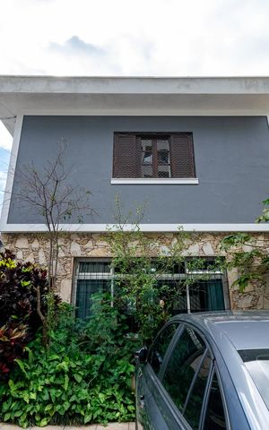 Casa à venda com 200m², 4 quartos e 3 vagas Casa à venda com 200m², 4 quartos e 3 vagasFachada