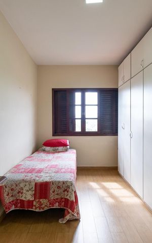 Casa à venda com 200m², 4 quartos e 3 vagas Casa à venda com 200m², 4 quartos e 3 vagasQuarto 1