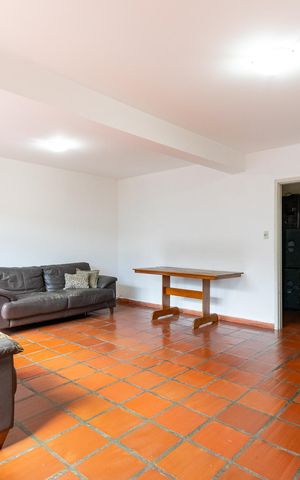 Casa à venda com 200m², 4 quartos e 3 vagas Casa à venda com 200m², 4 quartos e 3 vagasPorão - Salão de festas