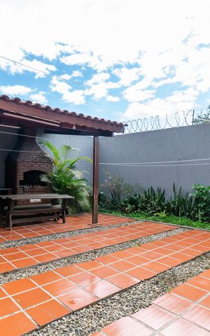 Casa à venda com 200m², 4 quartos e 3 vagas Casa à venda com 200m², 4 quartos e 3 vagasQuintal