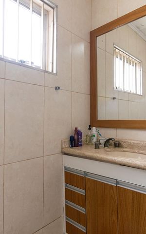 Casa à venda com 200m², 4 quartos e 3 vagas Casa à venda com 200m², 4 quartos e 3 vagasBanheiro Social