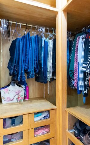 Casa à venda com 200m², 4 quartos e 3 vagas Casa à venda com 200m², 4 quartos e 3 vagasCloset da suíte