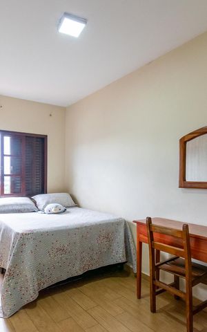 Casa à venda com 200m², 4 quartos e 3 vagas Casa à venda com 200m², 4 quartos e 3 vagasQuarto 2