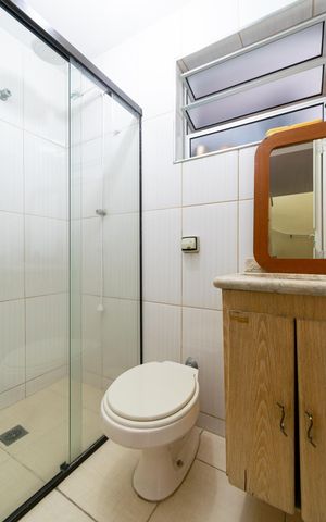 Casa à venda com 200m², 4 quartos e 3 vagas Casa à venda com 200m², 4 quartos e 3 vagasPorão - Banheiro do Salão de festas