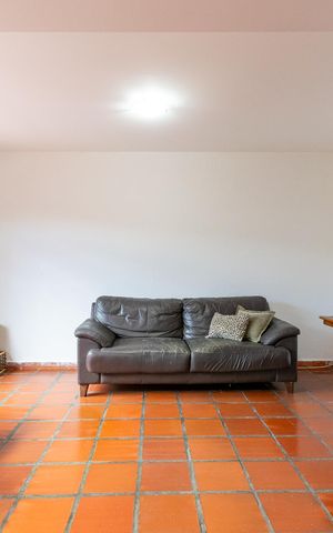 Casa à venda com 200m², 4 quartos e 3 vagas Casa à venda com 200m², 4 quartos e 3 vagasPorão - Salão de festas