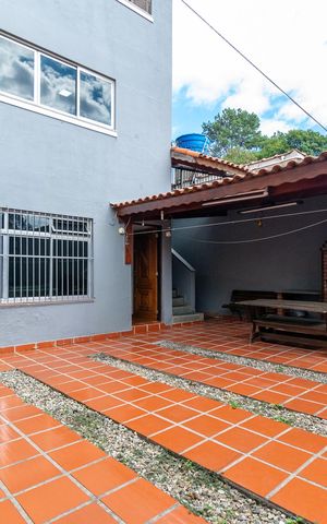 Casa à venda com 200m², 4 quartos e 3 vagas Casa à venda com 200m², 4 quartos e 3 vagasQuintal