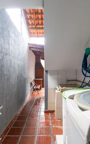 Casa à venda com 200m², 4 quartos e 3 vagas Casa à venda com 200m², 4 quartos e 3 vagasÁrea de Serviço