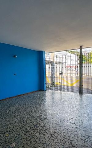 Casa à venda com 367m², 2 quartos e 2 vagas Casa à venda com 367m², 2 quartos e 2 vagasGaragem