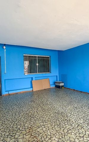 Casa à venda com 367m², 2 quartos e 2 vagas Casa à venda com 367m², 2 quartos e 2 vagasGaragem