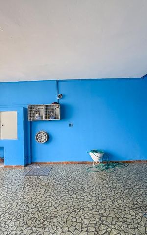 Casa à venda com 367m², 2 quartos e 2 vagas Casa à venda com 367m², 2 quartos e 2 vagasGaragem