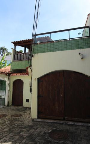 Casa à venda com 130m², 2 quartos e 1 vagaFachada