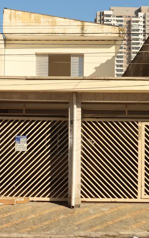 Casa à venda com 310m², 2 quartos e 2 vagasFachada