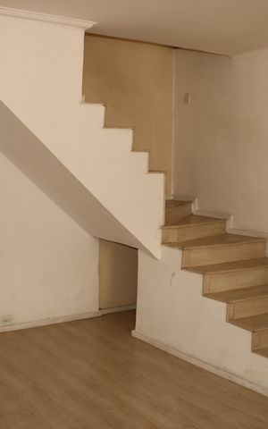 Casa à venda com 310m², 2 quartos e 2 vagasSala