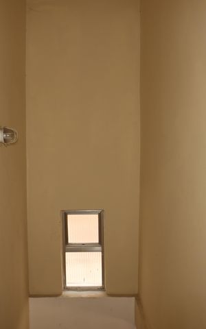 Casa à venda com 310m², 2 quartos e 2 vagasCorredor